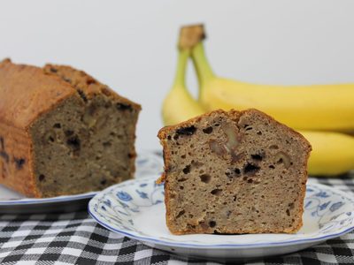 Budín de banana y chocolate sin azúcar: tan suave como manteca para comer este domingo sin culpa