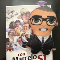 Arman campaña de peluche: reparten “Marcelitos”, los muñequitos con la imagen de Ebrard
