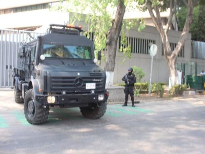 Trasladan a casa de arraigo de la FGR a la madre de "El lunares"