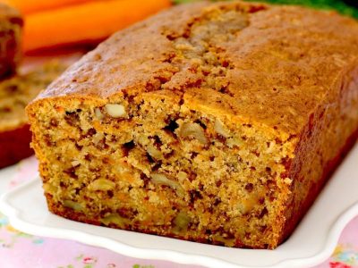 El bizcocho de zanahoria y avena que conquista por ser un postre rico, fácil y nutritivo