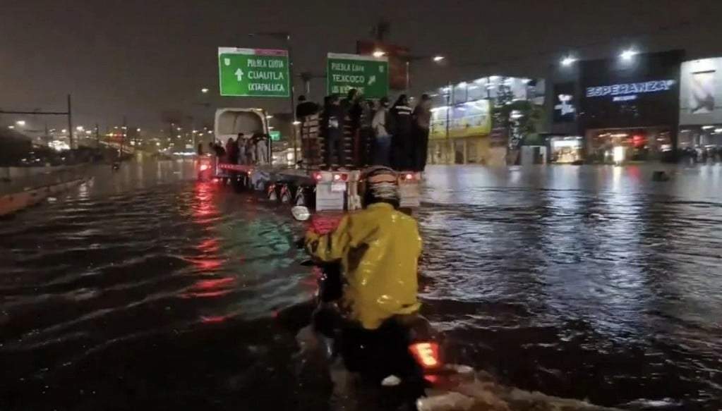 Inundación en calzada Zaragoza