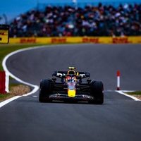 "Checo" Pérez remonta y termina segundo en el GP de Gran Bretaña