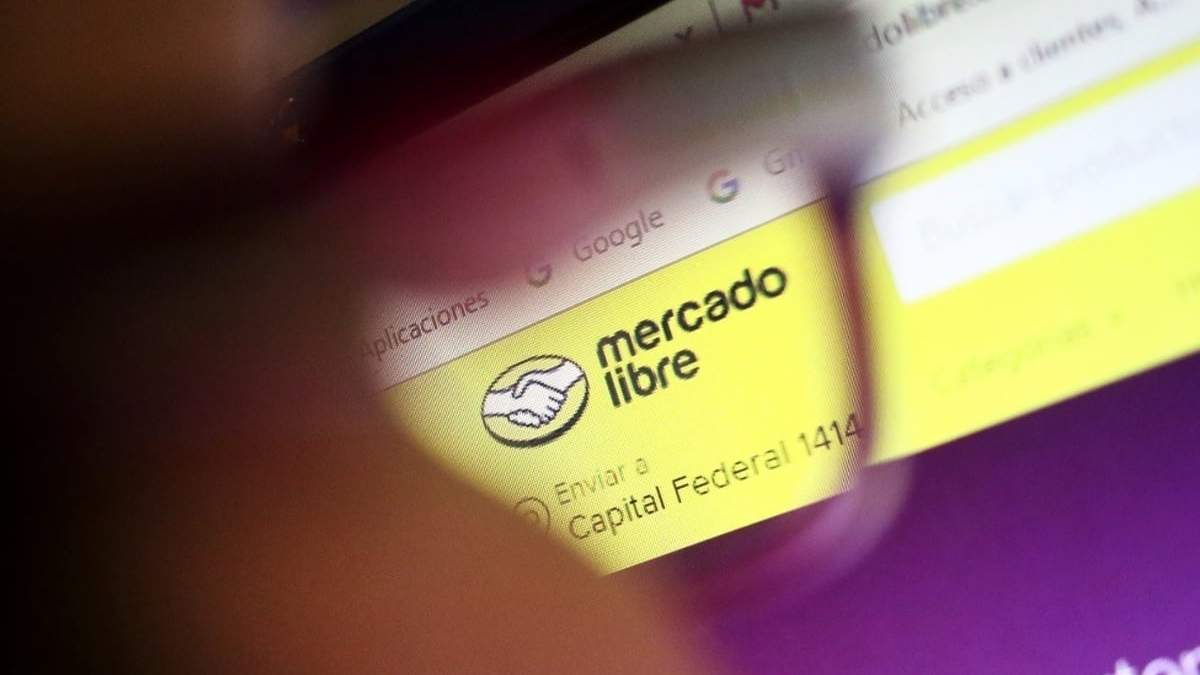 En lugar de la notebook, la mujer recibió un paquete que contenía una resma de hojas A4 en su domicilio. Fuente (Facebook)