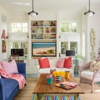 Manteles bordados, vajilla de acero inoxidable y más: 10 objetos de casa de tu abuela que están de moda