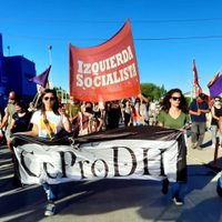 Una manifestación en repudio al ataque de Cuesta del Ternero corta el tránsito Cipolletti - Neuquén