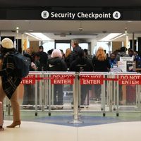 China instó a viajeros evitar el aeropuerto de Seattle después de que EU negó entrada a académicos