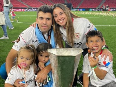 En el lugar menos pensado: así nació el romance entre Huevo Acuña y su pareja, Julia Silva