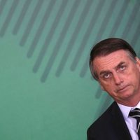 En su segundo día, Bolsonaro asesta golpe a indígenas, ONG y a la comunidad LGBT
