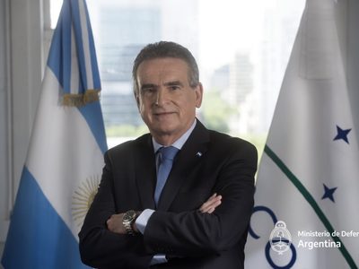 Rossi brindó tributo a las víctimas del ARA San Juan y deslizó intenciones de comprar otro submarino