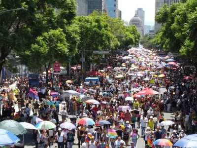 Se manifiestan unas 250 mil personas en la 45 Marcha LGBTTTIQ+ en la CDMX (Video)