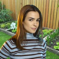 Huerta con aromáticas, jardín y galería: Agustina Cherri disfruta de su cálida vivienda familiar