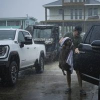 Beryl toca tierra en Texas y deja sin luz a más de un millón de clientes