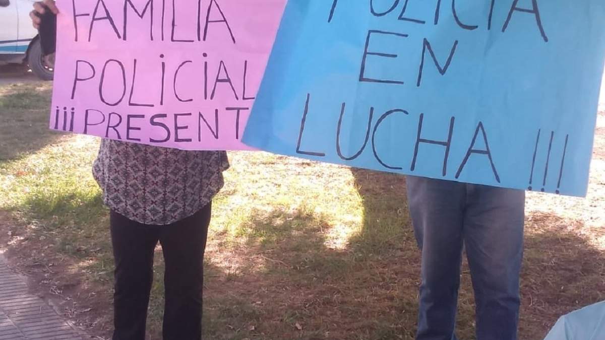 En medio de las protestas anunciaron mejoras para la Policía de Río Negro. Fuente: (Facebook)