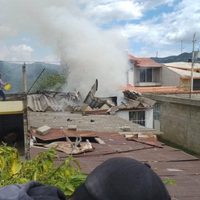 Cae avioneta sobre una vivienda en General Felipe Ángeles, Puebla; hay tres muertos