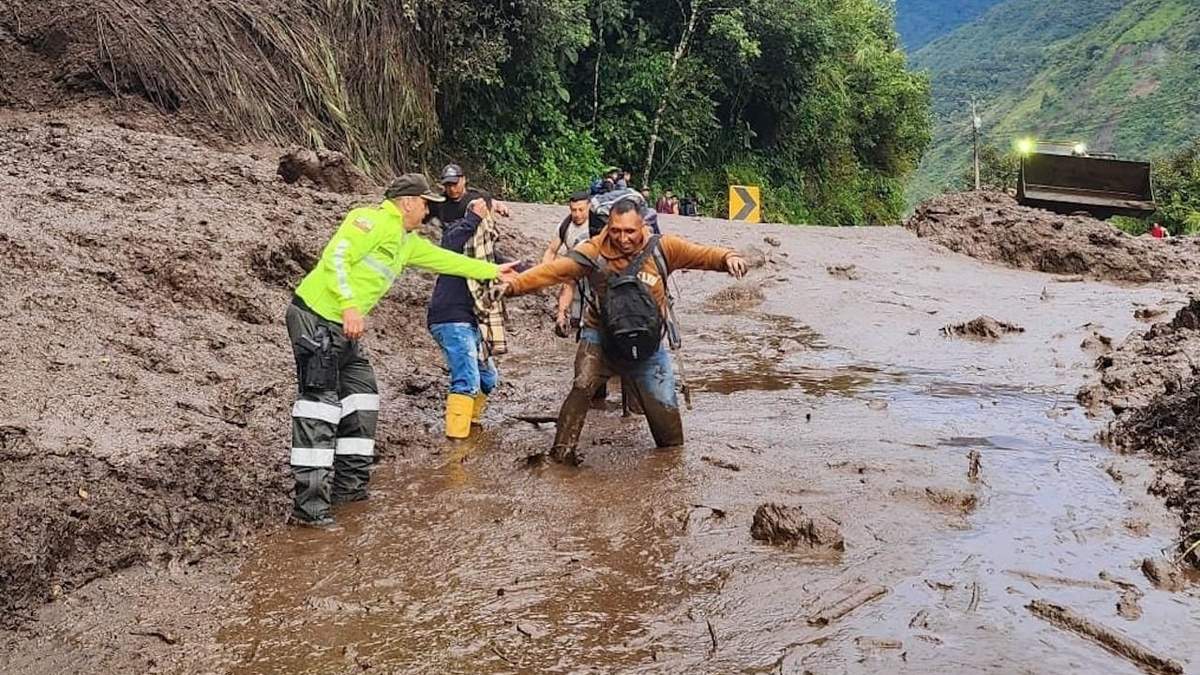 Labores de rescate en Baños