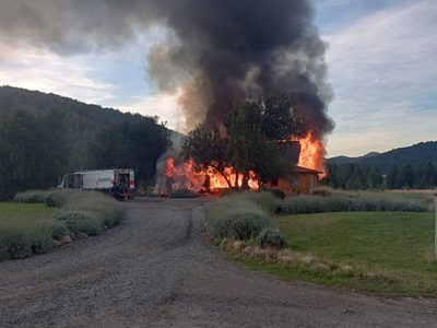 Un incendio consumió “La Matera” del barrio El Pegual de San Martín de los Andes