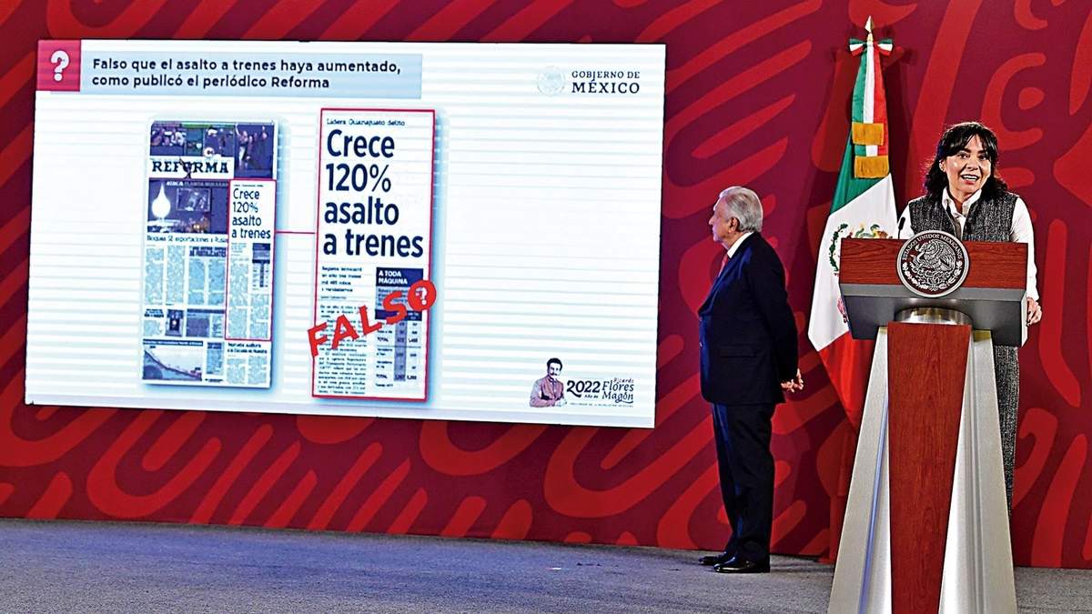 Andrés Manuel López Obrador y Elizabeth García Vilchis