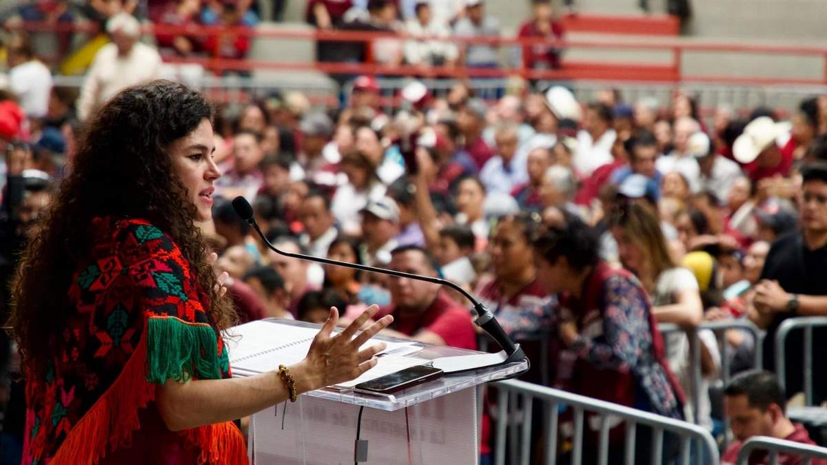 Luisa María Alcalde en la asamblea en San Luis Potosí