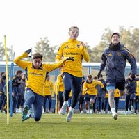 Boca recibe a Racing, en un encuentro que podría definir el futuro de Russo