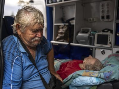 Ataque con bomba planeadora rusa mata al menos a 24 jubilados que cobraban sus pensiones en Ucrania