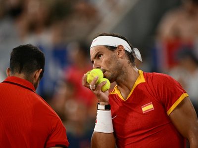 Rafael Nadal reveló uno de los secretos del tenis: qué piensan cuando eligen las pelotas en el saque