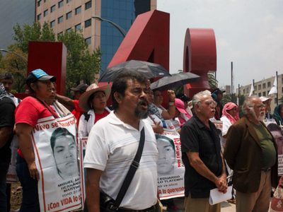 Tras protestas, padres de los 43 se reunirán con Navarrete Prida antes del fin de semana