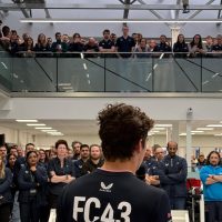 Franco Colapinto visitó la fábrica de Alpine para hablar con todos los ingenieros y mecánicos