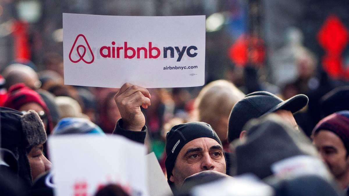 Partidarios de Airbnb durante una protesta afuera del Ayuntamiento de Nueva York, el 20 de enero de 2015