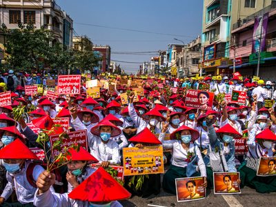 Myanmar paga un alto precio por su democracia con otros 6 manifestantes fallecidos
