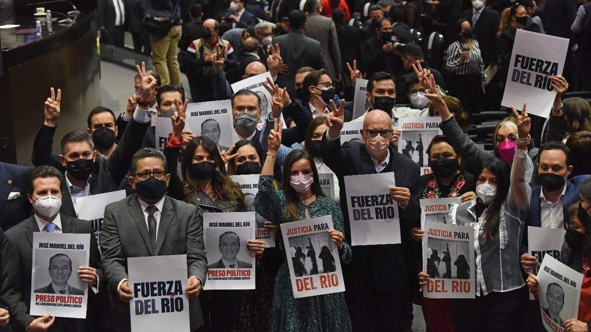 Protesta de legisladores emecistas
