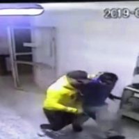 Irrumpen en hospital, amagan a empleados y roban una "fuerte cantidad de dinero" en León (Video)