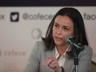 Cofece inicia procedimiento por prácticas monopólicas  de autotransportes en el AICM