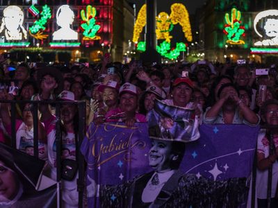 La proyección del concierto de Juan Gabriel reunió a 70 mil almas (Video)