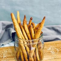 Bastones de garbanzos: para picotear a la tarde este sábado con amigos y son bajos en calorías