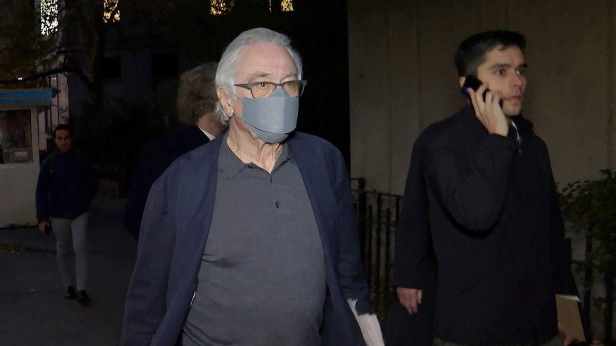 Robert De Niro sale de la corte federal tras asistir a los argumentos finales de la demanda civil