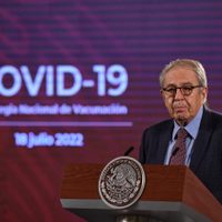 Jorge Alcocer aseguró que no se puede cancelar el servicio social de pasantes de medicina