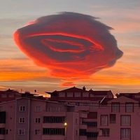 Una extraña nube sorprende a habitantes de Turquía; la confunden con un OVNI