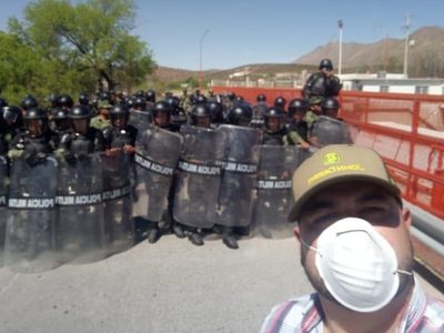 Conagua desata protestas violentas al abrir compuertas de presa en Chihuahua
