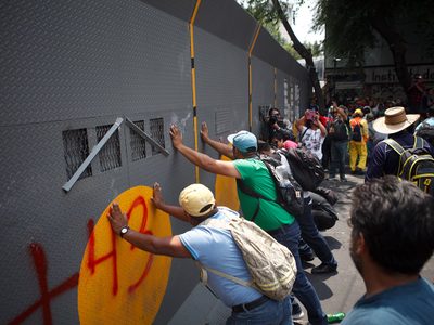 En el Día del Maestro, disidentes marchan en rechazo a la Reforma Educativa y al Pacto por México