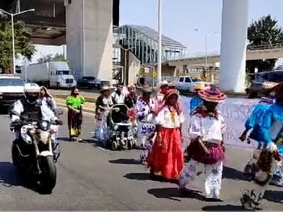 Caravana Wixárika pide intervención de Alfaro para hablar con AMLO y recuperar sus tierras