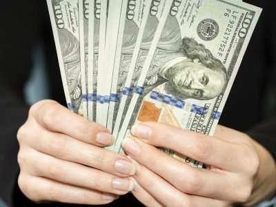 El dólar oficial operó estable