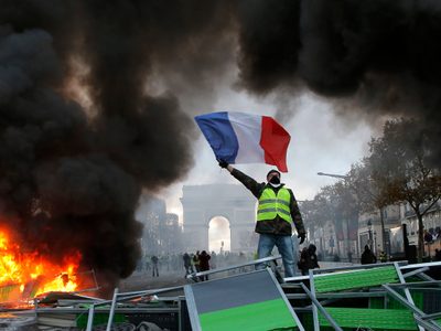 Los "Chalecos Amarillos" crispan posiciones en Francia