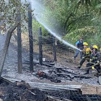 Pudieron controlar el incendio en el barrio Los Radales y liberaron los accesos
