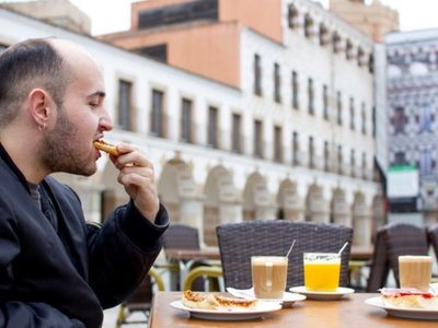 Desayunos en Badajoz,  una costumbre con concurso y canción propia