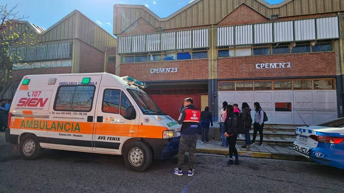 El Sien acudió a la emergencia en el CPEM 23. Fuente: (Javier Manzano)