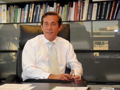 Escándalo con el embajador en China: lo acusan de retrasar la negociación de la vacuna