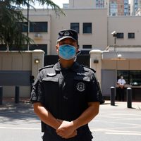China cierra consulado de EU y toma el control de las instalaciones