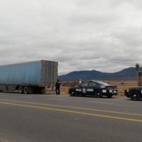 Hallan a 50 centroamericanos en tráiler; polleros ofrecieron soborno de 150 mil pesos