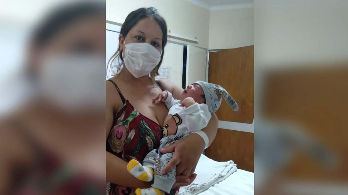 Marita junto a su hijo, el futuro ahijado del presidente. Fuente: (Twitter)