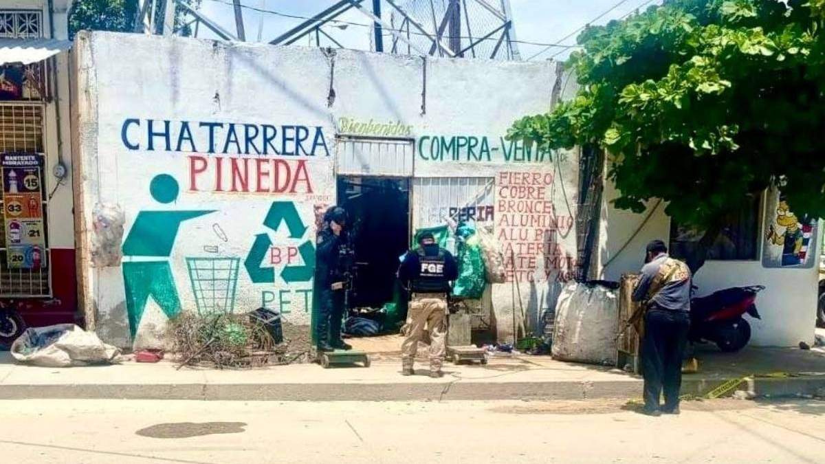 Chatarrera Pineda, negocio atacado por sicarios, quienes dejaron dos empleados muertos y un adolescente de 15 años gravemente herido, en la avenida El Quemado, Acapulco